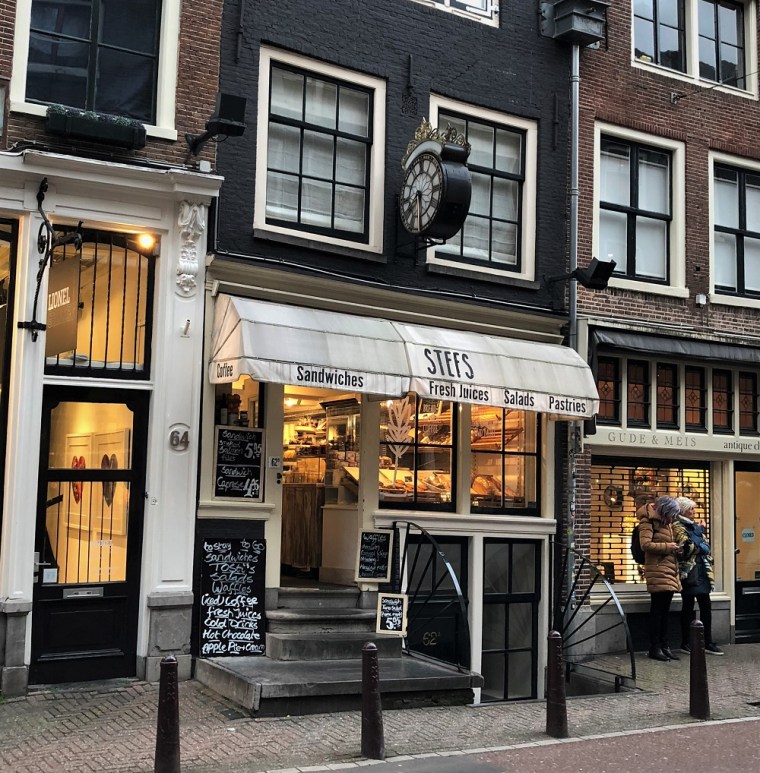 Navigating Amsterdam's Neighbourhoods