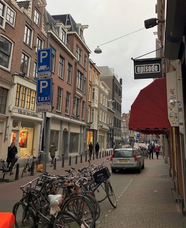 Navigating Amsterdam's Neighbourhoods